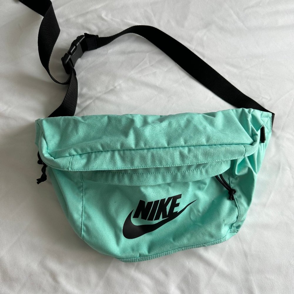 Nike 8L Crossbody Bag